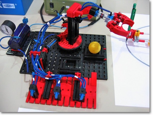 Guerol-Duemrol-01-Erbes-Buedesheim-2011 - Gürol Dümrol - eenvoudige plaatsingsrobot